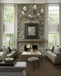 Дизайн окна гостиной с камином