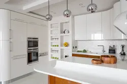 Дызайн інтэр'еру кухні з белым фартухом