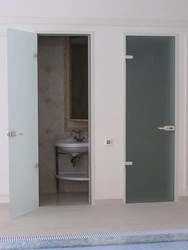 Plastic doors for baths and toilets photo
