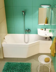 Bath design with asymmetrical bathtub