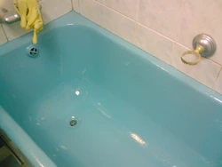 Painting a bathtub with acrylic photo