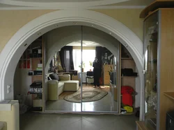 Photo of plasterboard arches between the kitchen and hallway