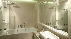 Дызайн ванны з вялікім люстэркам фота