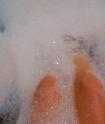 Photo in a bathtub with foam