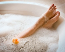 Photo in a bathtub with foam