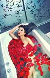 Photo in the bathroom with roses