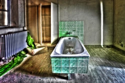 Empty bathtub photo