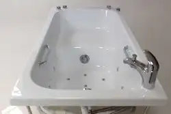 Сядзячыя ванны для маленькіх ванных фота
