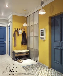 Koridorun içərisində sarı divar kağızı
