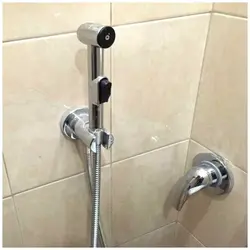 Ванна фотосуретіндегі гигиеналық душ