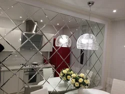 Зеркальная плитка на стену в кухне фото
