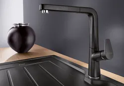 Кран на кухню чорны фота