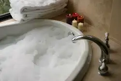 Пена ў ваннай фота дома