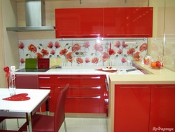 Qırmızı mətbəx üçün backsplash dizaynı