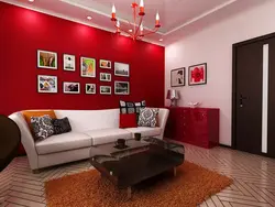 Интерьер гостиной с красными обоями