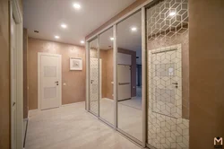 Mirror doors in the hallway photo design