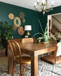 Emerald walls in the kitchen interior