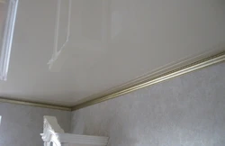 Plinths for the ceiling in the bedroom photo