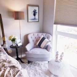 Photo of a chair and table in the bedroom