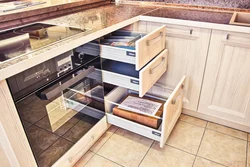 Кухни с выдвижными ящиками фото
