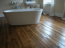 Ванна с деревянным полом фото
