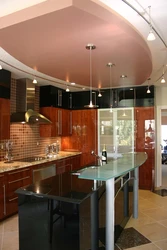 Фото комбинированных потолков в кухне