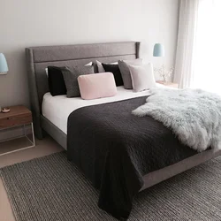 How to put a carpet in a bedroom with a bed photo