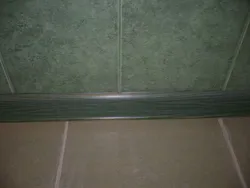 Плинтус на пол в ванную комнату на плитку фото