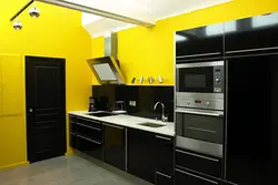 Дызайн кухні жоўта чорны