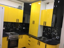 Дизайн кухни желто черный