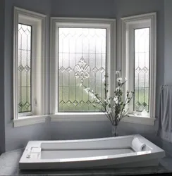 Пластиковое окно в ванну фото