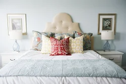 Фото подушки в интерьере спальни фото