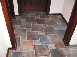 Photo of floors in the hallway and kitchen made of porcelain stoneware