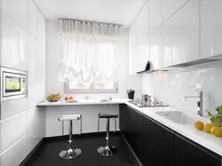 Черно белая кухня дизайн в хрущевке