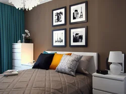 Интерьер серой спальни с коричневой мебелью