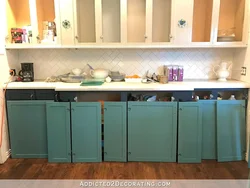 Paint furniture in the kitchen photo