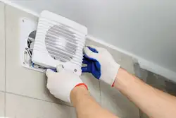 Вентылятар у ванным пакоі фота
