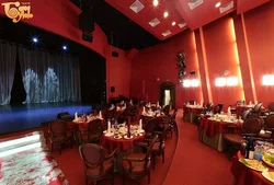 Teatr Buff Güzgü Qonaq Otağı Foto