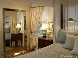 Mirror design in a small bedroom