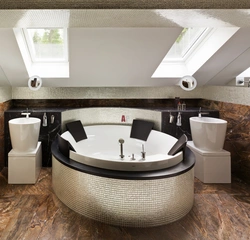 Round bathrooms in the interior photo