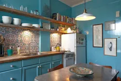 Коричневый и синий цвет в интерьере кухни