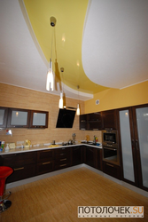 Коричневые потолки на кухне фото