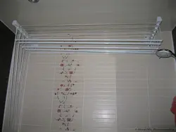 Төбеге орнатылған ванна кептіргішінің фотосуреті