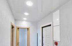 Натяжные потолки в длинном коридоре квартиры фото