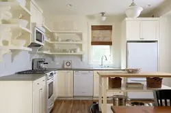 Фото угловой кухни с открытыми полками
