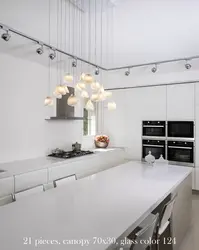 Дизайн кухни с трековыми светильниками фото
