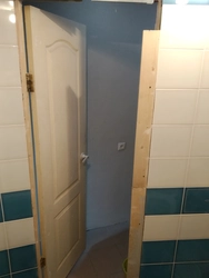 Фото двери в ванну без наличников