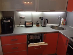 Угловая кухня с посудомоечной машиной дизайн