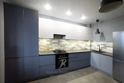 Кухня серая с белым глянец фото