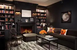 Интерьер гостиной с черным камином